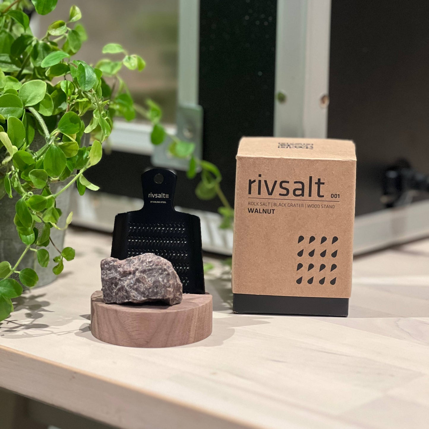 RIVSALT, Walnut Salt Rock Gift Set