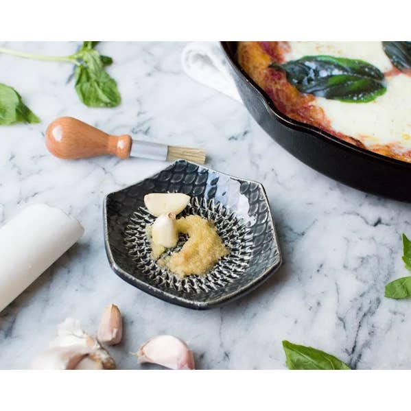 Grater Plate with Peeler and Brush, Charcoal
