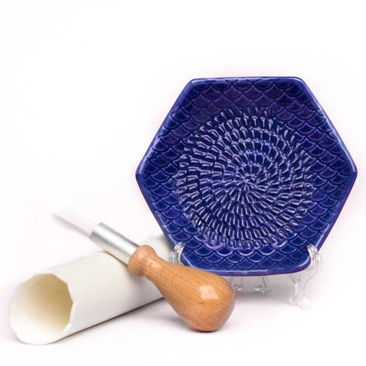 Grater Plate with Peeler and Brush, Blue