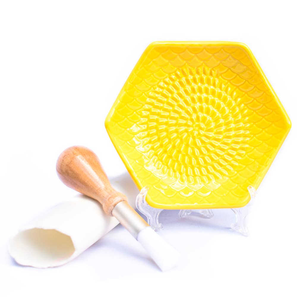 Grater Plate with Peeler and Brush, Lemon Yellow
