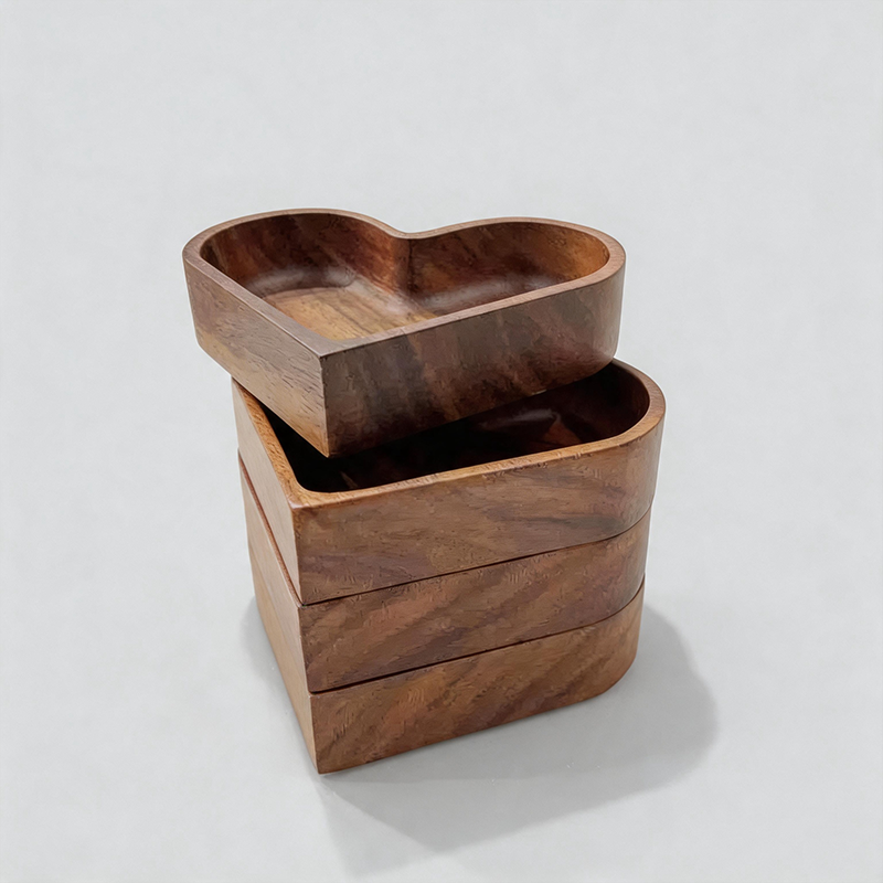 Heart‑Shaped Solid Wood Tray: Wood Color / One Size