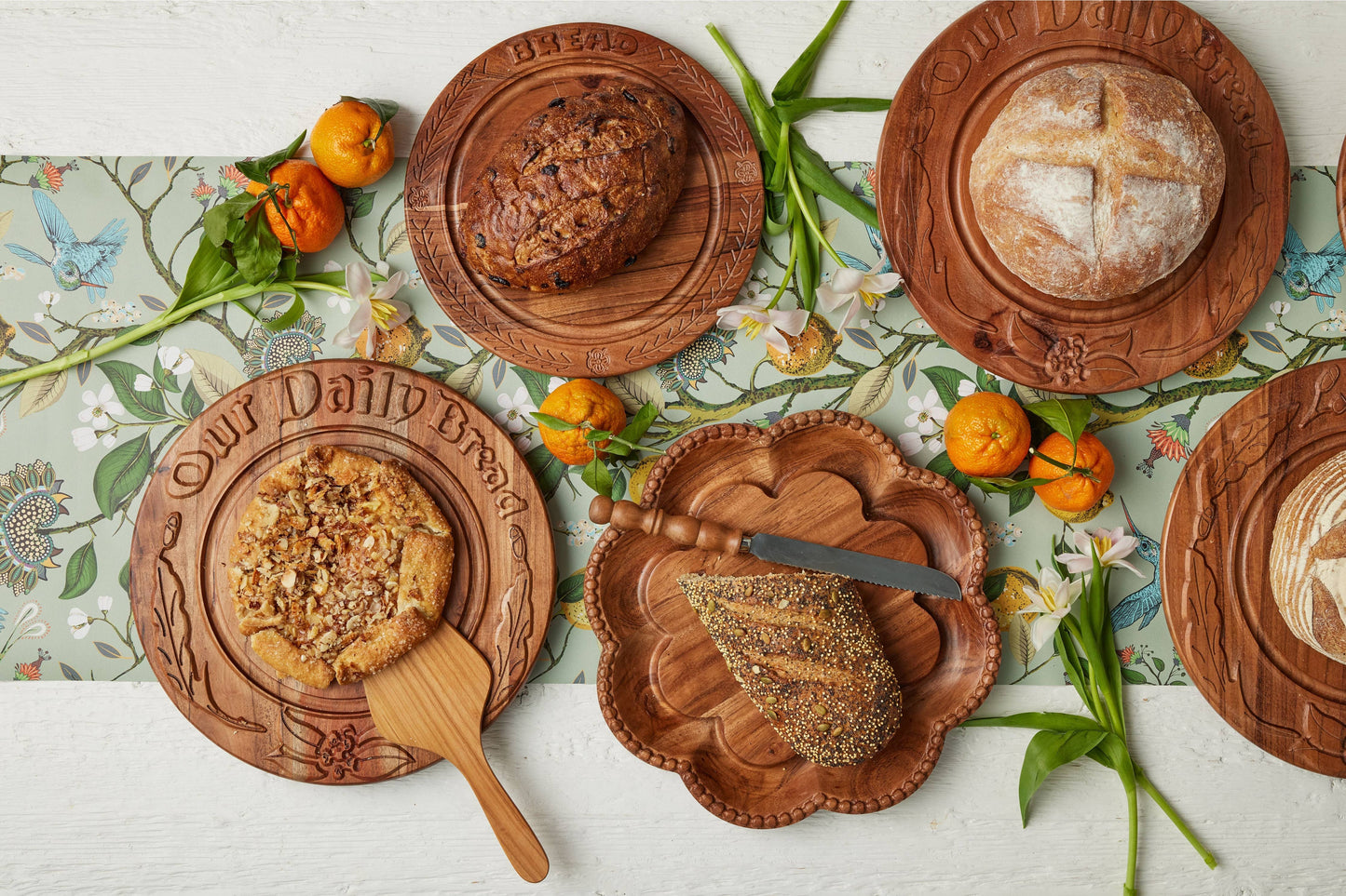 Vintage English Bread Board, Medium Scalloped