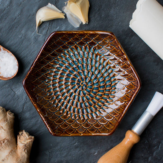 Grater Plate with Peeler and Brush, Tortoise